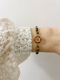 Image 1 of Bracelet PEONIE // Fleur Ambre et perles œil de tigre 