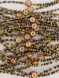 Image 4 of Bracelet PEONIE // Fleur Ambre et perles œil de tigre 