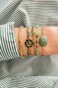 Image 4 of Bracelet PEONIE // Fleur verte clair et perle Aventurine  