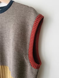 Image 3 of "JANE" VEST_100% EXTRAFINE MERINO PLANT DYED
