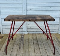 Image 2 of Ancien établi de plombier pliant, en bois et métal