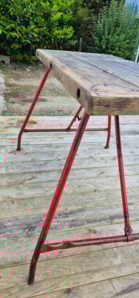 Image 4 of Ancien établi de plombier pliant, en bois et métal