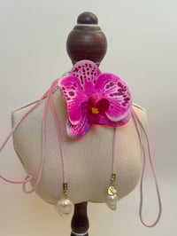 sample spotty orchid choker