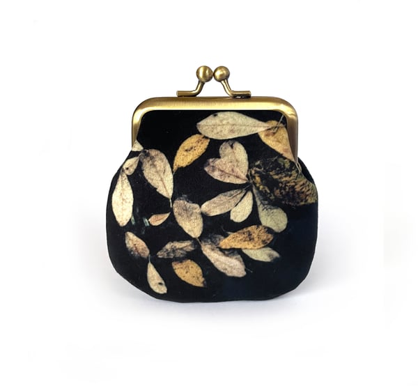 Image of Loch leaf, velvet kisslock purse 