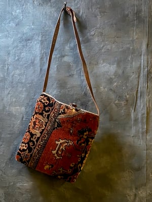 Image of carpet bag - no. 21