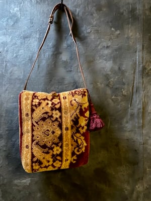 Image of carpet bag - no. 22