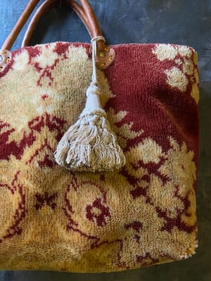 Image of carpet bag - no. 23