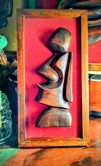 Moai in Rosso