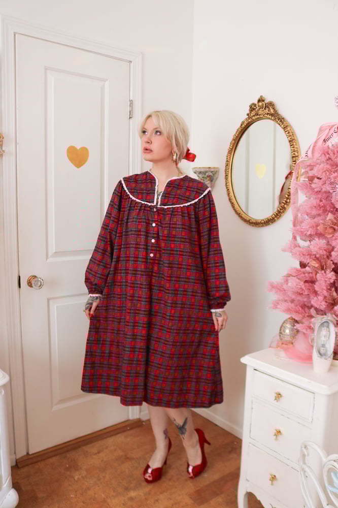 Image of Classic Lanz of Salzburg Cozy Plaid Cotton Long Sleeve Winter Gown (Medium)