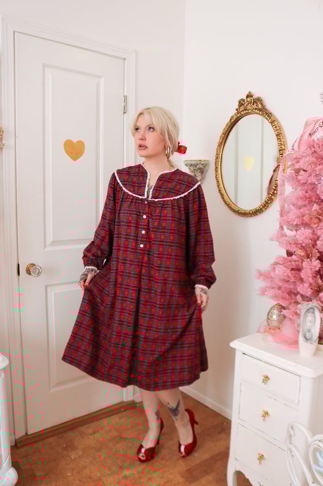 Image of Classic Lanz of Salzburg Cozy Plaid Cotton Long Sleeve Winter Gown (Medium)