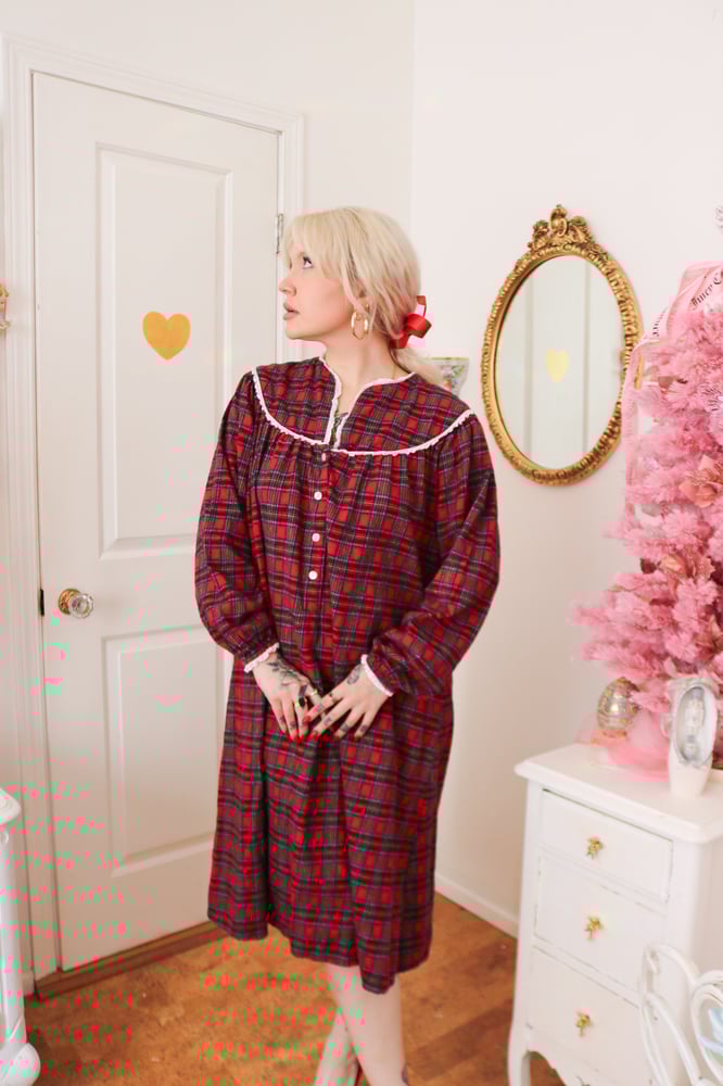 Image of Classic Lanz of Salzburg Cozy Plaid Cotton Long Sleeve Winter Gown (Medium)
