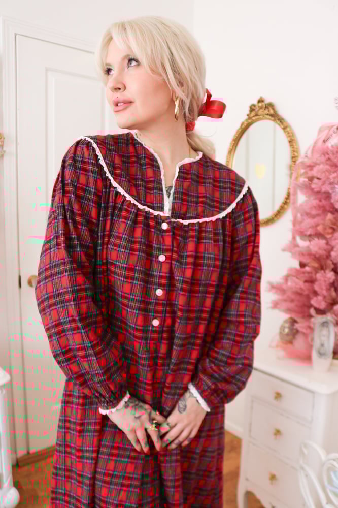 Image of Classic Lanz of Salzburg Cozy Plaid Cotton Long Sleeve Winter Gown (Medium)