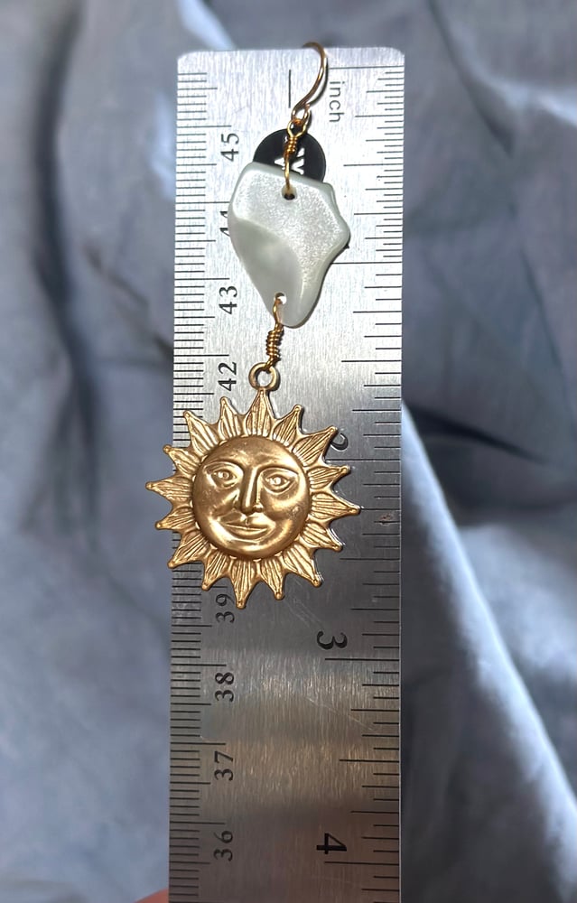 Image of sun and shell