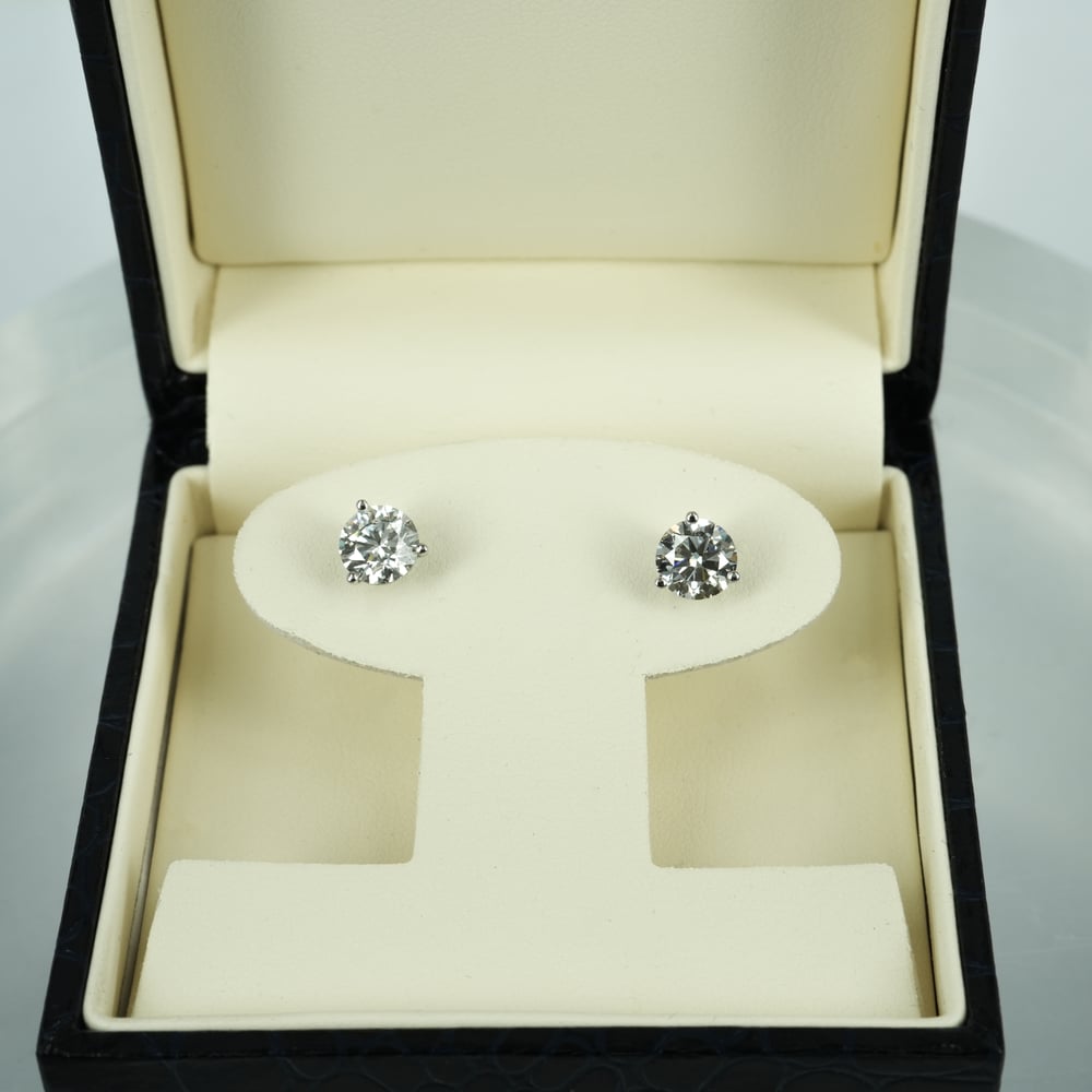 Image of 14ct White Gold Lab Diamond Stud Earrings. 2 = 2ct EVVS2 XXX Total Weight. TP8