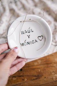 Image 6 of Porta Alianzas Personalizado de Cerámica