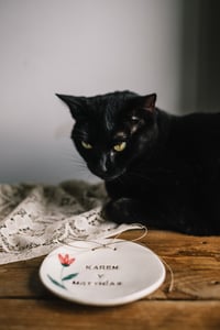 Image 8 of Porta Alianzas Personalizado de Cerámica con flores pintadas