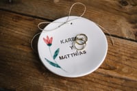 Image 12 of Porta Alianzas Personalizado de Cerámica con flores pintadas