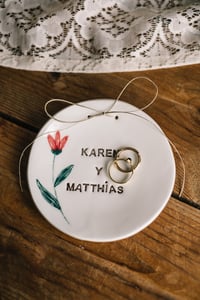 Image 9 of Porta Alianzas Personalizado de Cerámica con flores pintadas