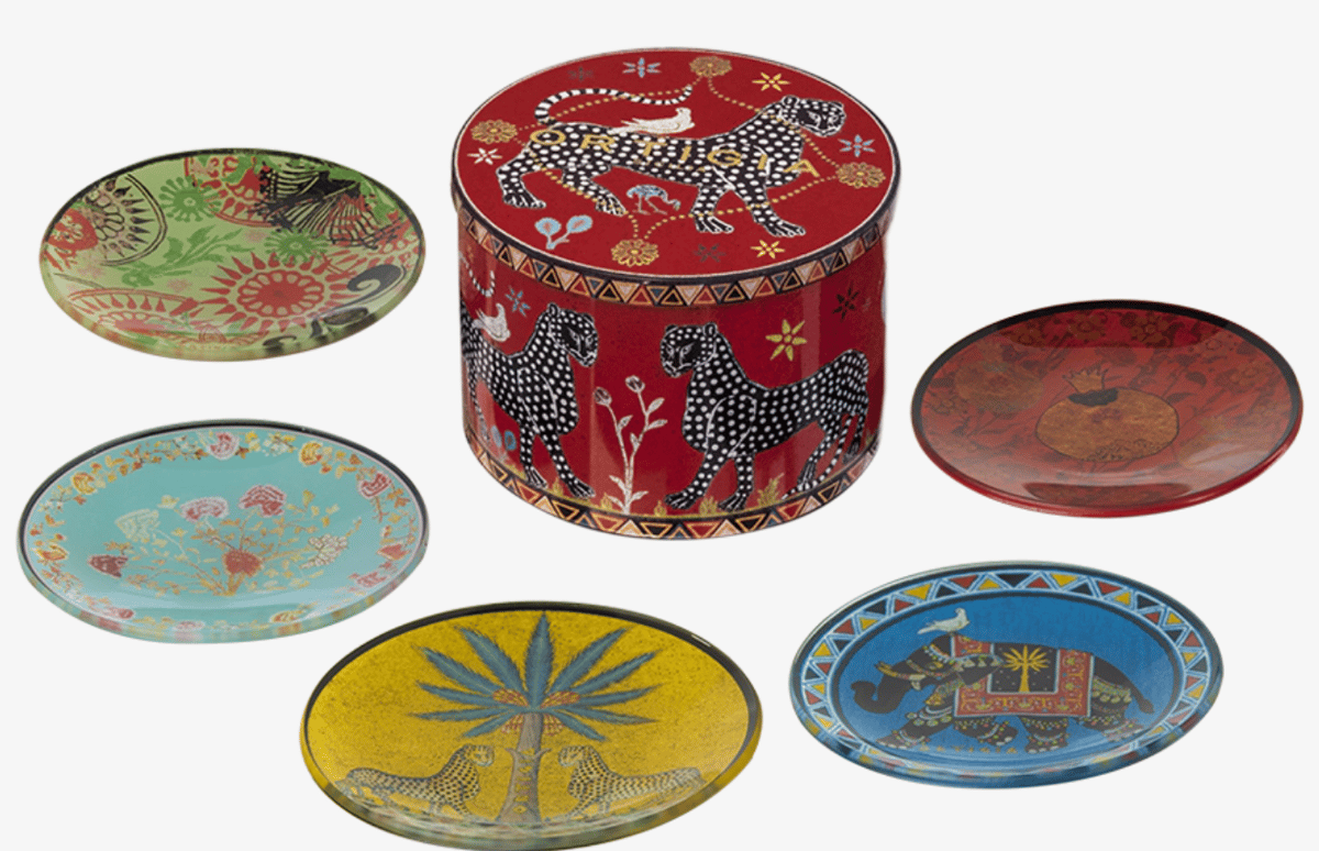 Ortigia Tin with 5 Glass Plates - Image 1 of 1