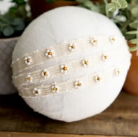 Image 3 of Beaded Daisy Tieback