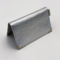 Image 1 of Portafoglio in pelle vegana argento