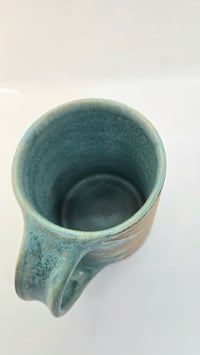 Image 3 of DRAGONFLY & PECAN TREE MUG IN LEVI