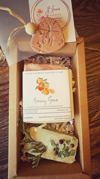 Image 2 of Merry Mini bubbles gift box 