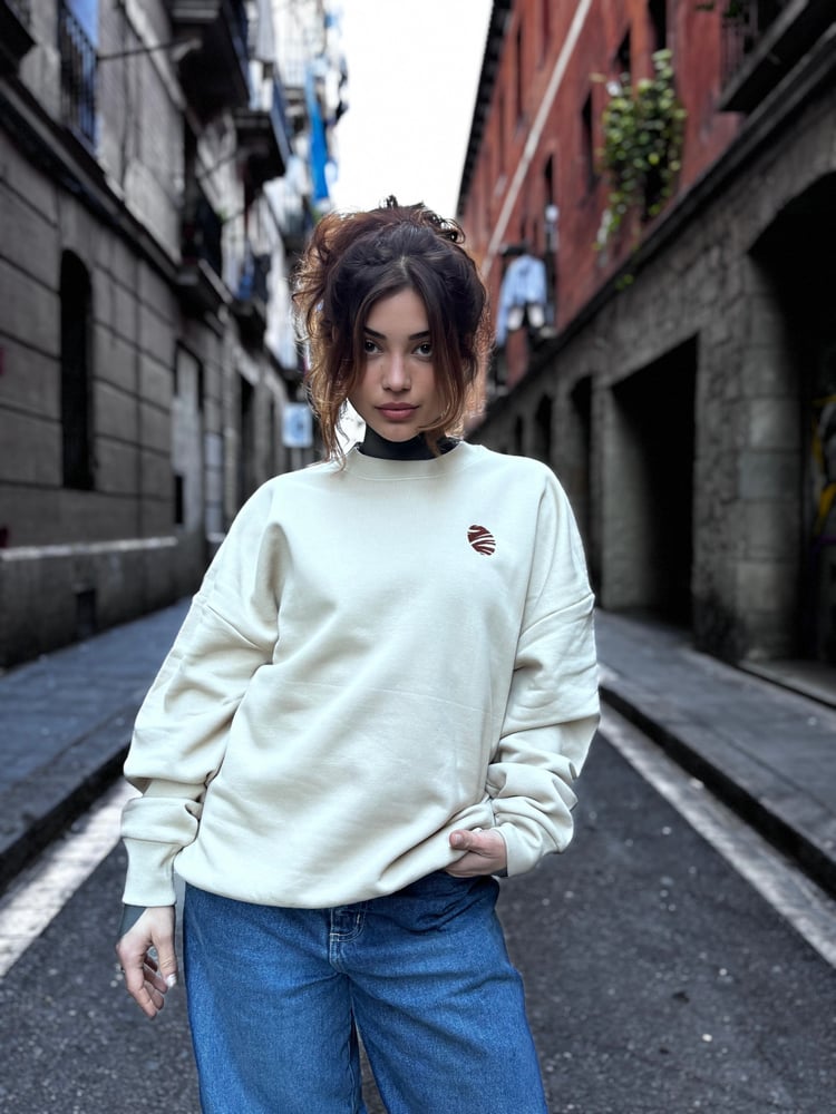 Image of Beige sweatshirt - Jotatattooer
