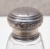 Image 2 of Saupoudreuse en cristal et argent