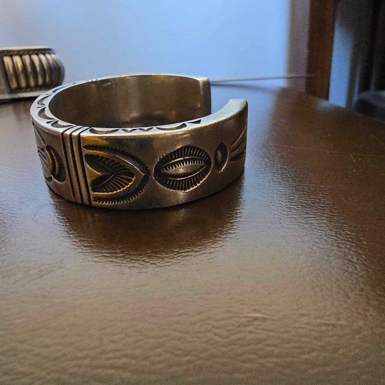 Vintage Navajo Jennifer Curtis heavy sterling silver heavy bracelet Image 5