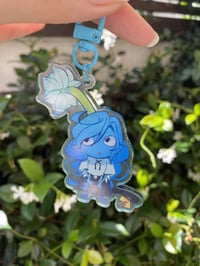 Image 2 of Pikmin Queen Dizzy Keychain/Sticker