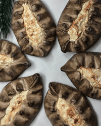 Image 2 of Karjalanpiirakka savityö