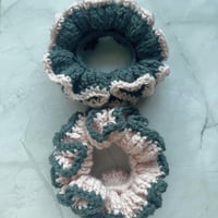 Image 4 of SKZ "Do It" Crochet Scrunchie Set | Pink & Gray Hair Scrunchie Duo