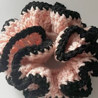 Image 4 of SKZ "Do It" Crochet Scrunchie | Blush Pink & Black Hair Tie