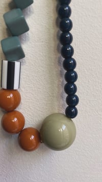 Image 2 of GARGANTILLA MINT BROWN CIRCUS