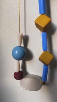 Image 1 of GARGANTILLA AZUL AMARILLO