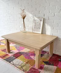 Image 1 of Table basse en chêne