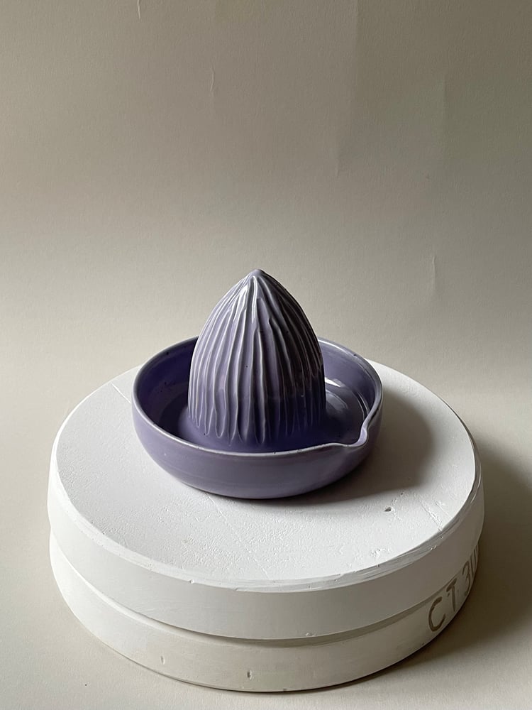 Image of Lemon juicer lilac