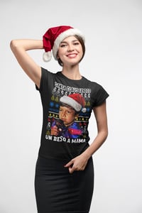 Image 2 of Santa Claus Le Dio Un Beso a Mama Holiday Short-Sleeve T-Shirt