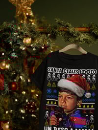 Image 4 of Santa Claus Le Dio Un Beso a Mama Holiday Short-Sleeve T-Shirt