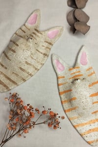 Image 1 of Kissa relief