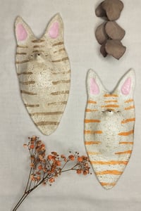 Image 2 of Kissa relief