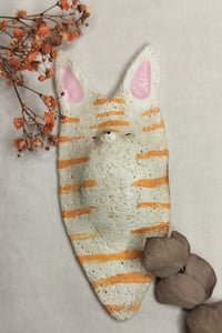 Image 3 of Kissa relief