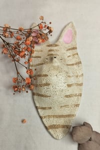 Image 4 of Kissa relief