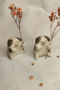 Image 3 of Pieni savimaljakko, koira, tassua ojentava.