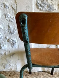 Image 10 of Petite chaise d’écolier rénovée 