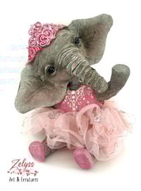 Image 1 of 🎀🐘 “Evelyn”🐘🎀 – Handmade & unique Papier-mâché sculpture (25x20x14)