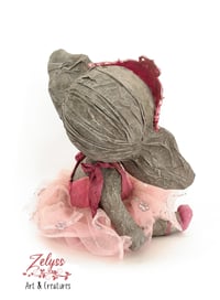 Image 3 of 🎀🐘 “Evelyn”🐘🎀 – Handmade & unique Papier-mâché sculpture (25x20x14)