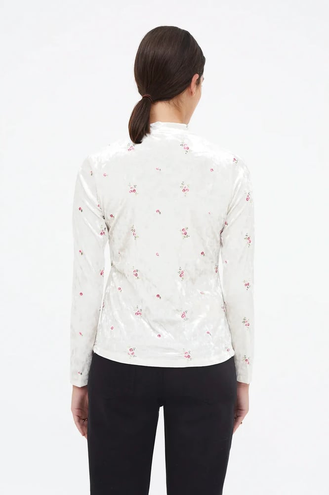 Image of Camiseta terciopelo con bordado floral