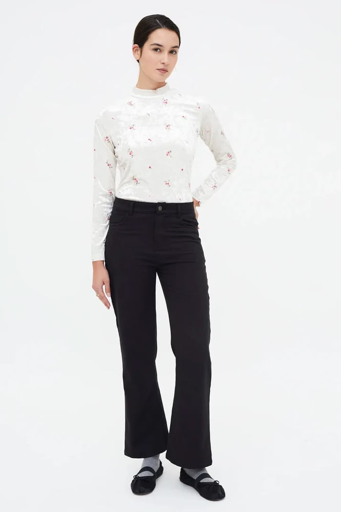 Image of Camiseta terciopelo con bordado floral